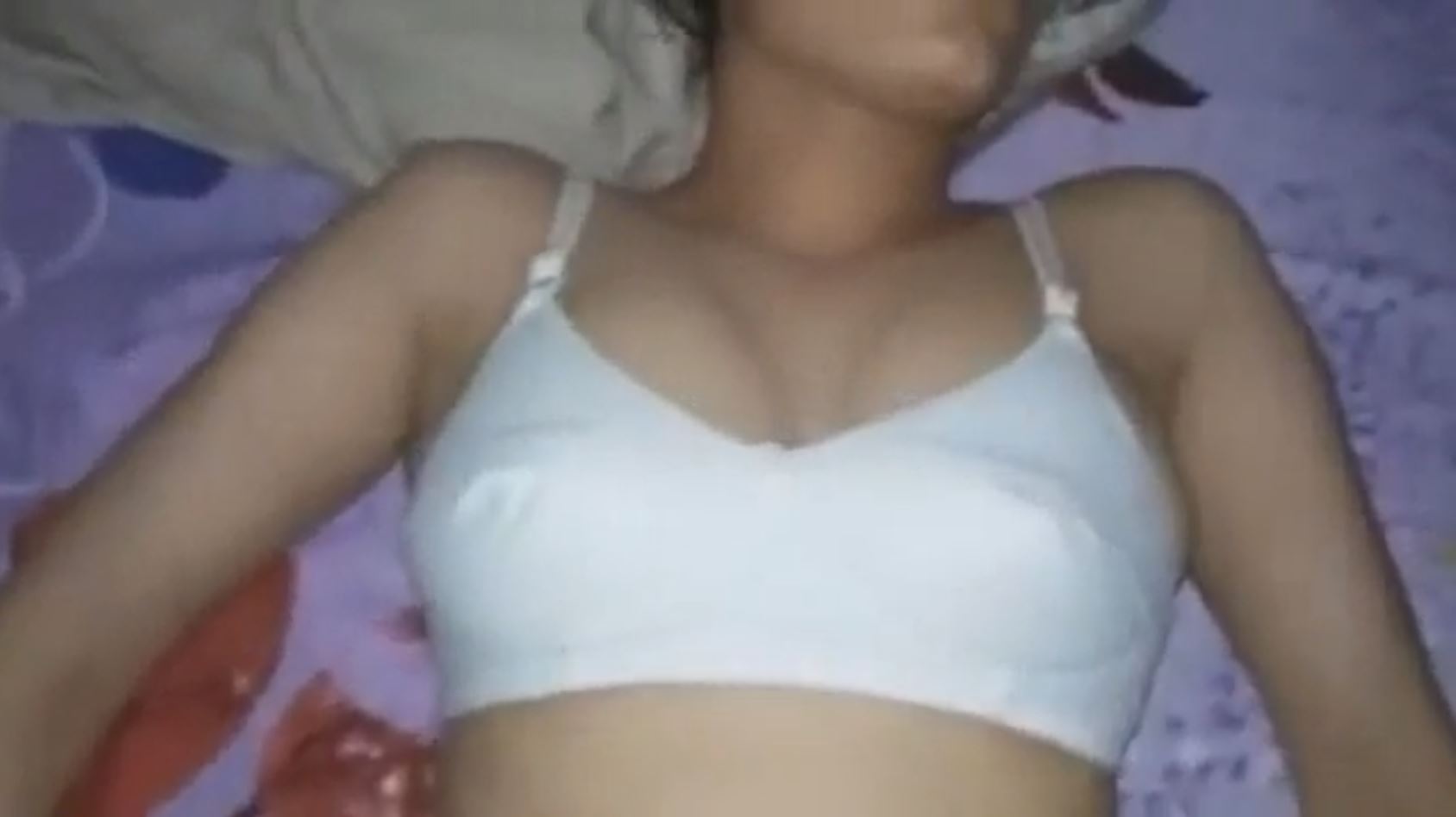 Brother tears his younger sister’s cunt in a Pakistani sex